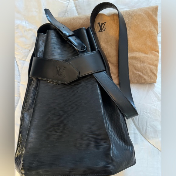 Louis Vuitton Vintage Epi Leather Sac
D'epaule GM Shoulder Bag
SKU 215913 - Picture 12 of 14